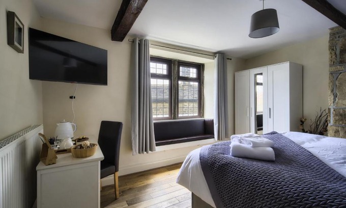 Sowerby Bridge Bed & Breakfast | The New Rushcart Inn & Country Dining