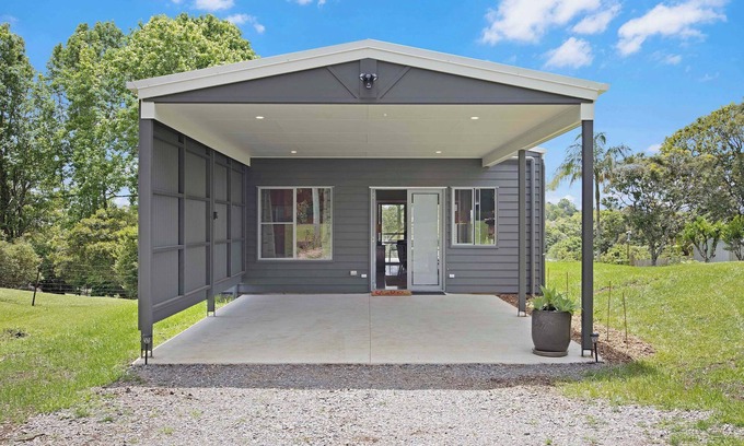 Maleny Apartment | The Nook: Charming Maleny Stay for 4 Guests