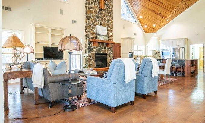 Lafayette County House | The O Stone, Discounted rate for S. Carolina game!