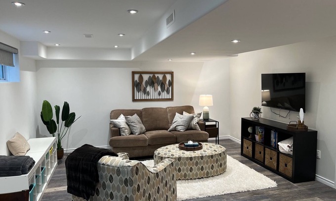 Alliston House | The Oake Room - Modern Convenience