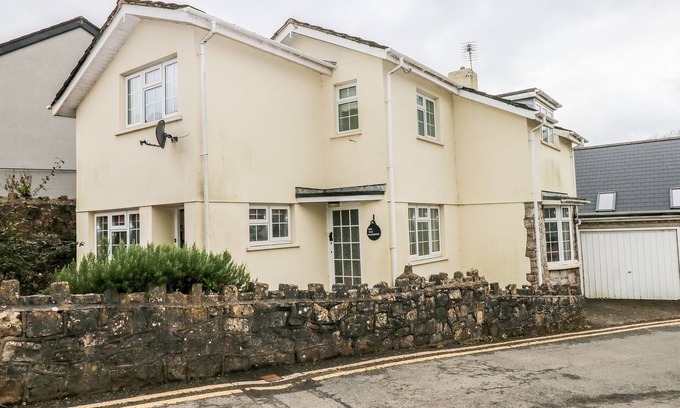 Vale of Glamorgan Cottage | THE OLD BAKEHOUSE, pet friendly, with a garden in Llantwit Major