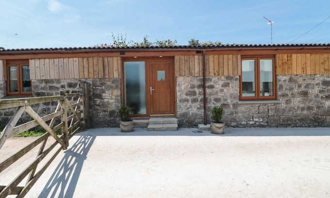 Banwell Cottage | THE OLD COW SHED, romantic, country holiday cottage in Banwell