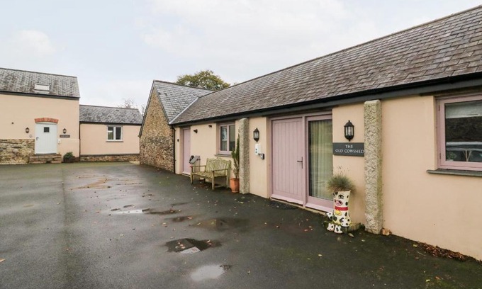Lifton House | The Old Cowshed
