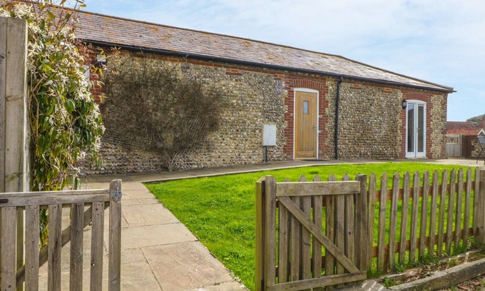 Patching Cottage | THE OLD DAIRY, pet friendly, character holiday cottage in Angmering