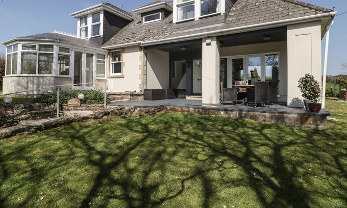 Shepton Mallet House | THE OLD FORGE, pet friendly, luxury holiday cottage in Shepton Mallet