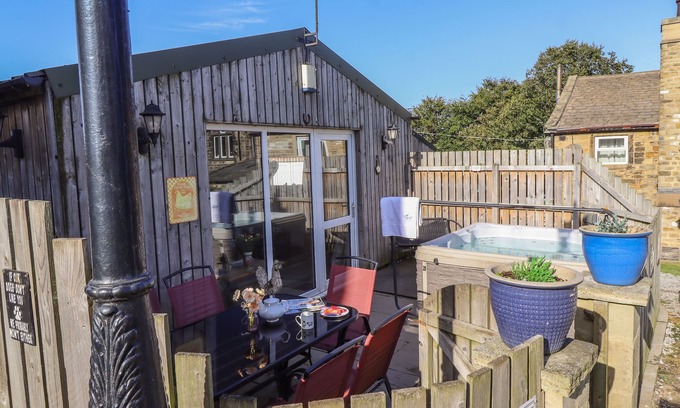 Ingrow Cottage | THE OLD HEN SHED, pet friendly, with hot tub in Haworth