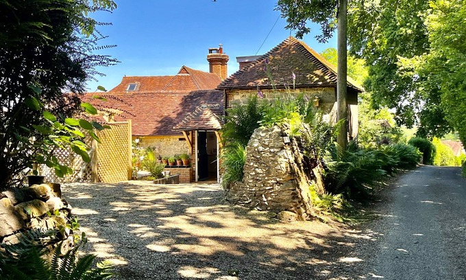 Petworth Cottage | The Old Stables by Inspire Stays dot com - a cottage that sleeps 4 guests in 2 bedrooms