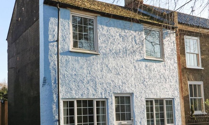 Foulsham House | THE OLD SWEET SHOP, pet friendly, with open fire in Foulsham