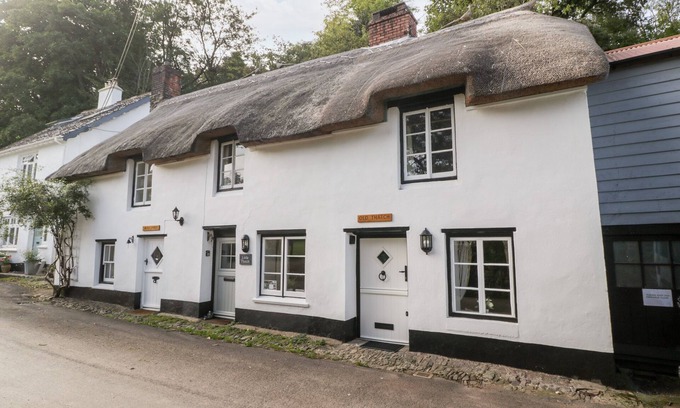 Porlock House | THE OLD THATCH, pet friendly, character holiday cottage in Porlock
