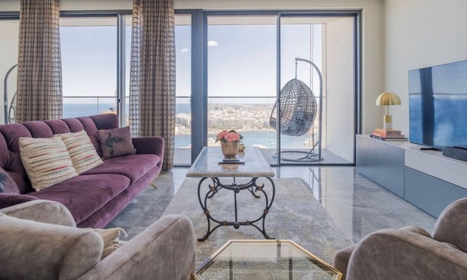 Paceville Apartment | The one and only level 26 3BR Mercury luxury home!