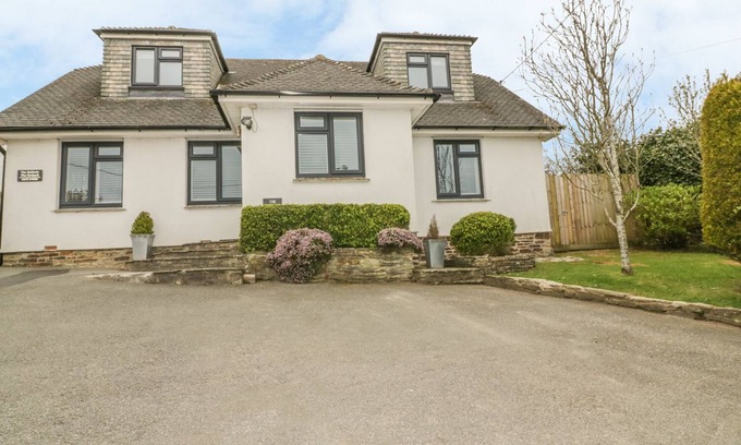Crantock Cottage | THE ORCHARD, pet friendly, country holiday cottage in Crantock