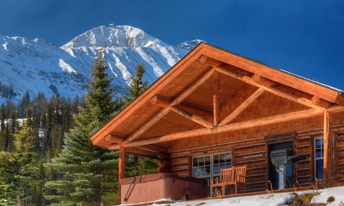 Big Sky Cabin | The Outlaw-Cowboy Heaven Cabin, Best Ski-in/out & Views, New Bathrooms, Hot Tub