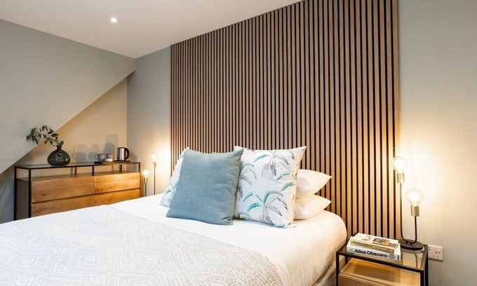 Oxford Apartment | The Oxford Lodge Wadham Room | Oxford Holiday Let | 1 Bed & Sleeps 2