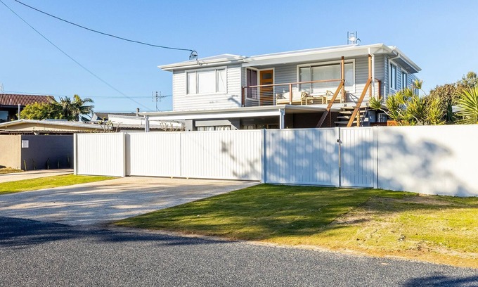 Anna Bay House | The Pacific Pearl,16 Pacific Avenue, Anna Bay - pet friendly, air con