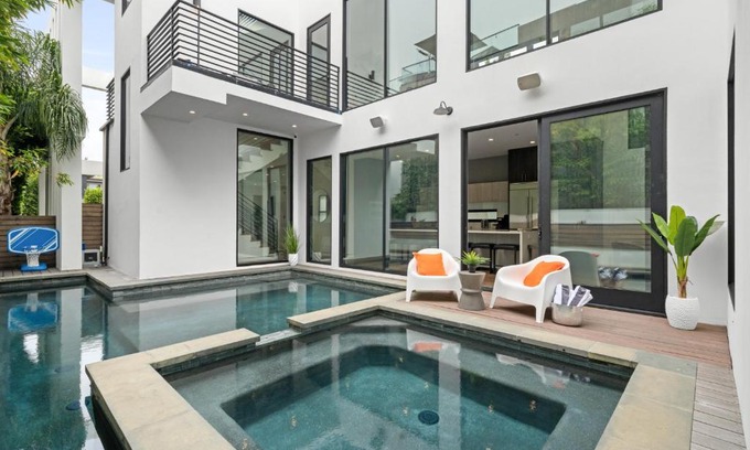 Venice House | The Palms Pad - 5 Min from Beach - Golf,Arcade,Sauna