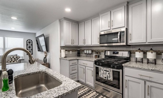 Tech Terrace House | The Paramount - 3BR/2BA - Pet Friendly