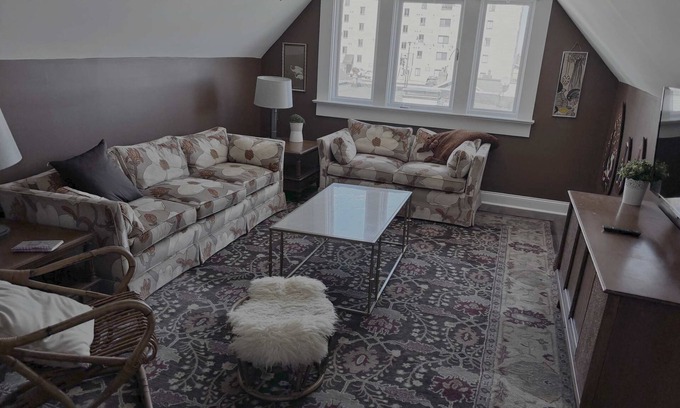 Mount Washington Apartment | The Peak! Mt Washington - Large 2bd Apt w/A View!