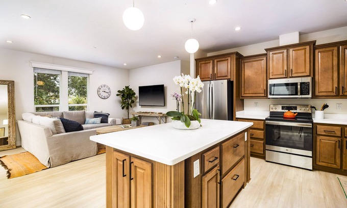 Toro Canyon Cottage | The Pelican Cottage- BRAND NEW Home w/Ocean & Mountain Views