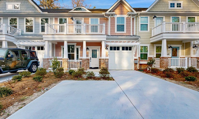 Long Neck House | The Peninsula house w/indoor/outdoor pools, on-site golf & tennis/pickleball