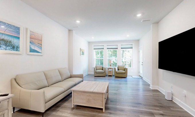 Long Neck House | The Peninsula townhome w/indoor/outdoor pools, on-site golf & tennis/pickleball