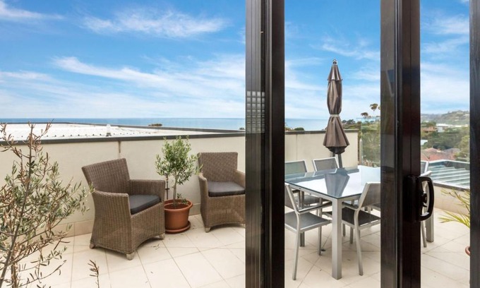 Mornington House | THE PENTHOUSE - MORNINGTON