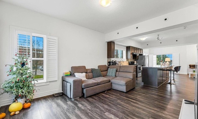 Kitchener House | The perfect Cozy Townhouse Near Every Convenience, Trails and Attractions!