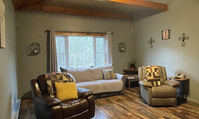 Derrick City House | The Perfect Location to Ellicottville, Allegany, Salamanca, Olean, Bradford.