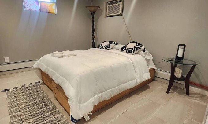North Valley Stream House | The Perfect Place. 10 mins from JFK Airport,UBS , LIRR, Long Isl Shopping Center