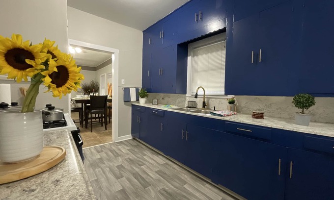 San Antonio House | The Perfect Spot! - Free Parking & Patio