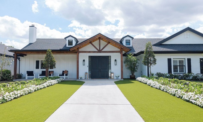 Palm Beach Country Estates House | The Phoenix Estate-Luxury Modern Farmhouse Getaway