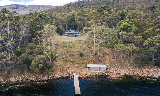 Lunawanna House | The Pier House - The Pier House! Artists, Sailors…Little Taylors