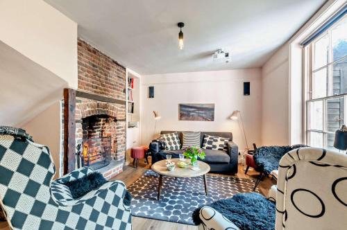 Deal House | The Pilot