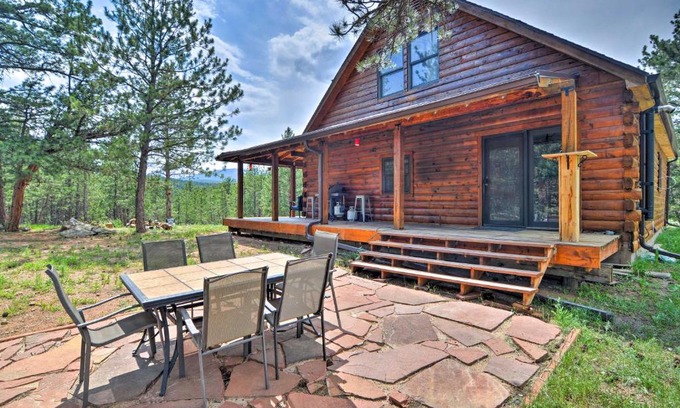 Lyons House | The Pinecone Palace with Hiking Trail Access!