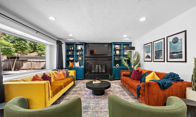Oak Ridge North House | The Pines I Sleeps 12 I Private Pool I Patio & BBQ