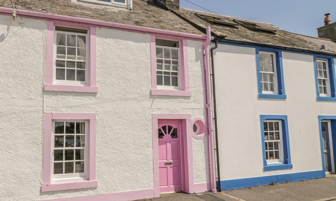 Newton Stewart Cottage | THE PINK HOUSE, pet friendly, with open fire in Isle Of Whithorn