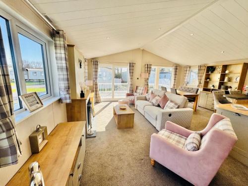 Walton on the Naze House | The Pink Lady