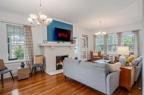 Glen Iris House | The Pinnacle at UAB - Southern Charm - Sleeps 15