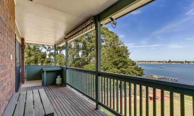 Lakes Entrance House | The Point