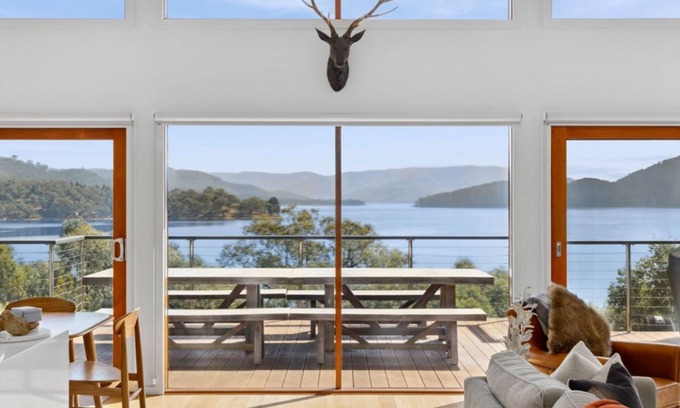 Taylor Bay House | The Point Lakehouse Taylor Bay