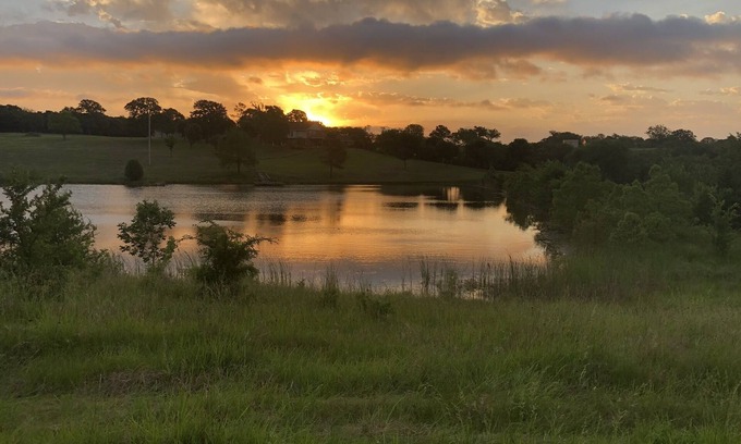 Kingston House | The Ponderosa on Lake Texoma, 7.5 acres w/2 ponds located in Kingston, OK