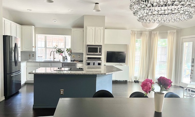 Grapevine House | The Putting Green House in Grapevine! Monthly rental zoned for Carroll ISD