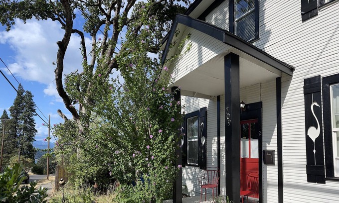 Hood River Apartment | The Rectory Flats perfect HR location