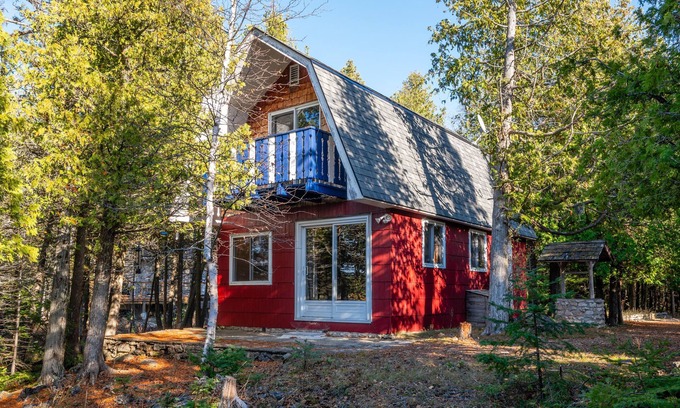 Northern Bruce Peninsula Cottage | The Red Barn - Rustic lakefront cottage near Tobermory with sunset views and cozy charm.