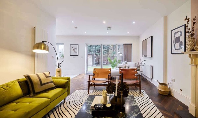 Snaresbrook House | The Redbridge Sanctuary - Spacious 3 Bdr House