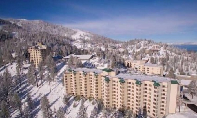 Tahoe Village Apartment | The Ridge Resort & Spa, Fireplace, Hot Tub, Pool