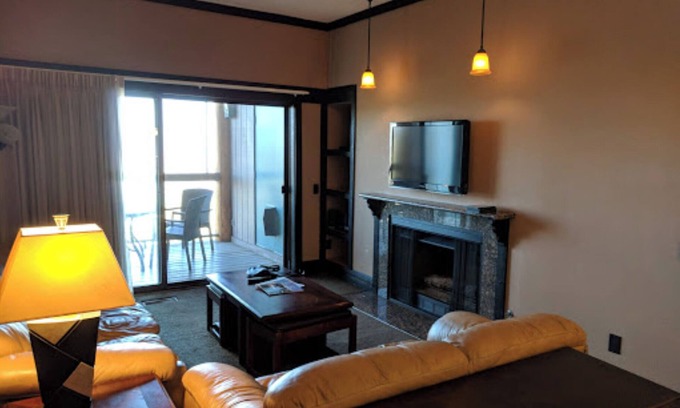 Tahoe Village Condo | The Ridge Sierra Lake Tahoe Condo w/hot tub