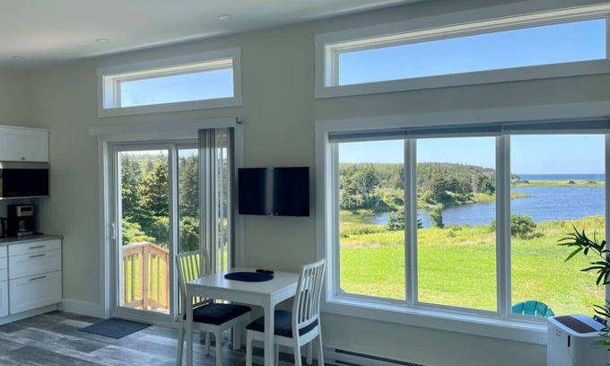 Colindale Cottage | The Rising Tide - Executive Class Mini Villa