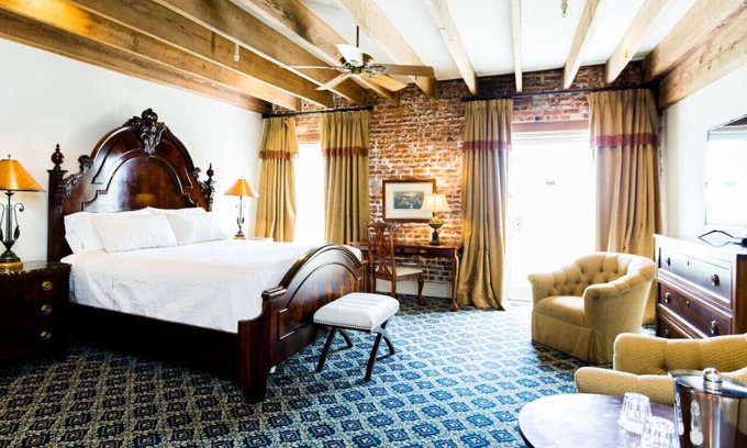 Natchez Hotel | The River Walk Inn - Room 803
