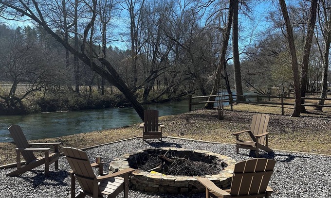 Murphy House | The Riverhaus @nottelyriverhaus on IG.