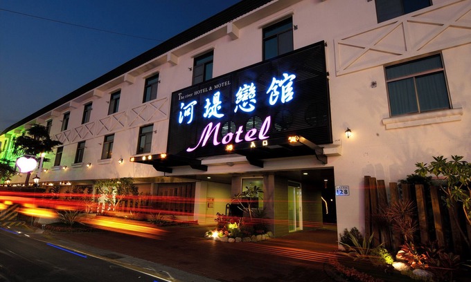 Lingya District Hotel | The Riverside Hotel & Motel